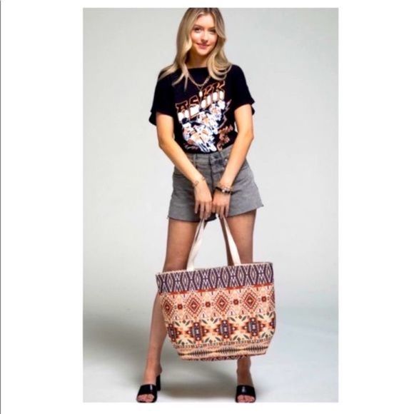 Boho tote with wristlet included! 👜 - Picture 2 of 5